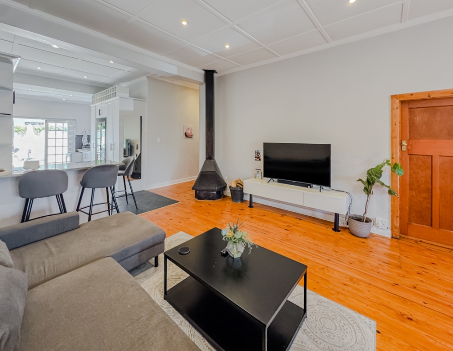 2 Bedroom Property for Sale in Claremont Village Western Cape